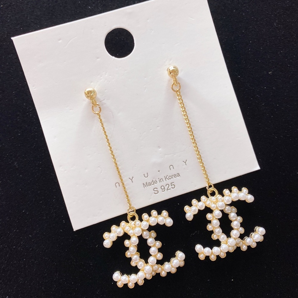 F a s h i o n Dangle Pearl Double C